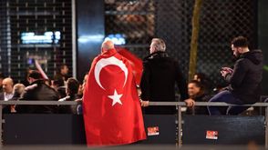 أفراد من الجالية التركية في هولندا يحتجون على منع دبلوماسيين من لقائهم- أ ف ب
