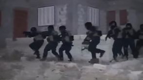لقطات من فيديو لمداهمة للأمن المصري - يوتيوب