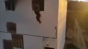 فرار رجال الأمن بالمغرب من حريق- يوتيوب