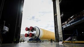 صورة وزعتها "ناسا" في السادس من كانون الثاني/يناير 2020 تظهر صاروخها الذي تعده من أجل مهمة "أرتميس" 