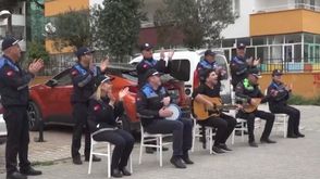 الشرطة التركية موسيقى  الاناضول