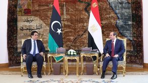 المنفي والسيسي - الرئاسة المصرية على فيسبوك