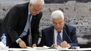 عباس يوقع إنضمام فلسطين لـ15 معاهدة ومنظمة دولية - عباس (3)