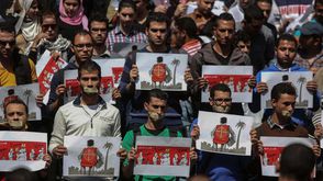صحفيون مصريون يحتجون بـ"أفواه مكممة" ضد استهدافهم - aa_picture_20140404_2002796_web