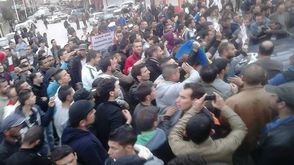 متظاهرون يحاصرون تجمعا انتخابيا لبوتفليقة بالجزائر - عربي21