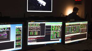 اجهزة كمبيوتر في مركز مراقبة عمليات هابل في مركز ناسا في غرينبلت بولاية ماريلاند، في 2 نيسان/ابريل 2