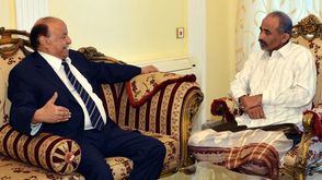 وزير الدفاع اليمني محمود الصبيحي بعد هروبه من عدن يلتقي عبد ربه منصور هادي ـ أرشيفية