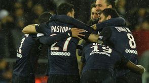 لاعبو باريس سان جرمان يحتفلون بالتسجيل في مرمى رين في 30 نيسان/ابريل 2016