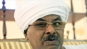 صلاح قوش  مدير المخابرات السوداني  امستقيل  الصفحة الشخصية تويتر