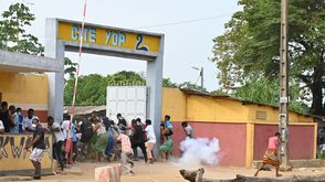 متظاهرون ضد مركز لعلاج المصابين بكورونا في ساحل العاج- جيتي