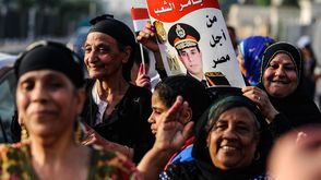 عجائز مصر يسلمون مصر للمشير السيسي - انتخابات مصر (10)