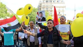 احتجاجات في باريس ضد قرار إعدام مرسي - 02- احتجاجات في باريس ضد قرار إعدام مرسي - الاناضول