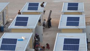 لاجئون في حلب يستخدمون ألواح الطاقة الشمسية