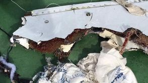 أجزاء من الطائرة المصرية انتشلت من البحر المتوسط- تويتر