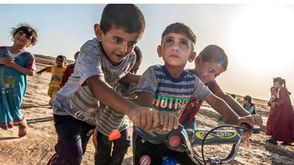 أطفال شردتهم الحرب يلعبون في شمال العراق