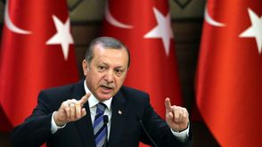 الرئيس التركي رجب طيب اردوغان يلقي خطابا في المجمع الرئاسي في انقرة في 7 نيسان/ابريل 2016