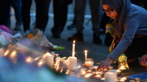 مسلمة تشارك في فعاليات تضامنية بعد هجوم مانشستر- أ ف ب