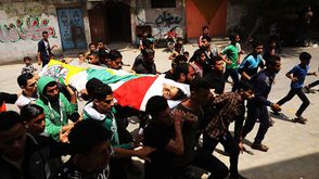 جثمان الشهيد جمال عفانة (15 عاما) استشهد برصاص قتاصة إسرائيليين - جيتي
