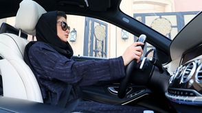 سعودية تقود سيارتها في الرياض - جيتي