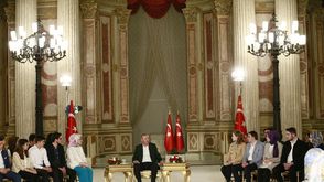 اردوغان يتحدث مع شباب اتراك الانضاول
