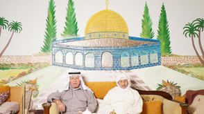 سليم الخطيب (أبو علي) ، رئيس قرية العزير الراحل ، مع زوجته عايدة (صفاء الخطيب / ميدل إيست آي)