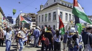 متظاهرون مؤيدون لفلسطين في موقع إقامة الحفل بسويسرا- إكس