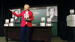 هيلاري كلينتون تدشن حملتها الرئاسية بمذكرات سيايسية بعنوان خيارات صعبة - أرشيفية