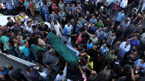 تشييع فلسطيني قُتل في غارة إسرائيلية في مدينة غزة - تشييع فلسطيني قُتل في غارة إسرائيلية في مدينة غز