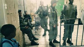 قوات اسرائيلية تمنع دخول المسلمين للأقصى - تويتر