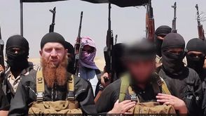 أبو محمد العدناني المتحدث باسم تنظيم الدولة داعس لحظة اععلان الخلافة - ا ف ب