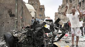 قتلى بانفجار سيارة أمام أحد مساجد صنعاء - 05- قتلى بانفجار سيارة أمام أحد مساجد صنعاء - الاناضول