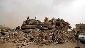 أحد مقرات حزب الإصلاح بعد تفجيره من قبل الحوثيين - أرشيفية