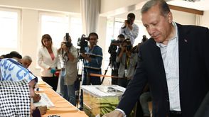الرئيس التركي رجب طيب أردوغان يدلي بصوته ـ الأناضول