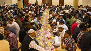استعداد مسلمي لندن للإفطار في رمضان