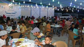 إفطار للأطفال في مخيمات ريف إدلب سوريا - عربي21 - (1)