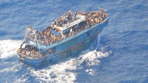 القارب الذي غرق قبالة اليونان ويحمل لاجئين- الأناضول