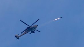 طائرة أباتشي للاحتلال تطلق صاروخا تجاه هدف فلسطيني في غزة- سلاح جو الاحتلال