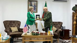 السفيرة الأمريكية وقائد الدرك الوطني في الجزائر.. إكس