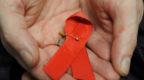 أعلنت منظمة الصحة العالمية رسميا الثلاثاء أن كوبا هي أول بلد في العالم يقضي على انتقال عدوى الإيدز و