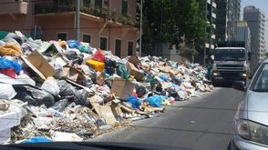 تكدس النفايات في شوارع بيروت بلبنان ـ عربي21