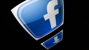 واصلت الاعلانات على اجهزة المحمول دعم النتائج المالية لشبكة فيسبوك الاميركية، اكبر موقع للتواصل الاج