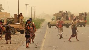 القوات الموالية للحكومة تتجمع جنوب مطار الحديدة في اليمن - جيتي