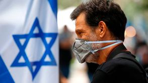كورونا  الاحتلال  إسرائيل  إصابات  كمامة  وباء- جيتي