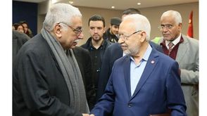 المفكر العربي معن بشور مع زعيم حزب النهضة راشد الغنوشي في مؤتمر للحوار القومي الاسلامي