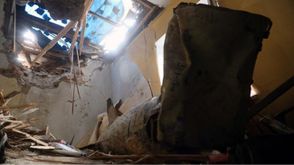 آثار أحد الصواريخ الروسية بمنزل في أوديسا الساحلية- جيتي