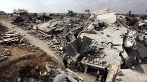 ركام منازل غزة إثر العدوان الإسرائيلي - ركام منازل غزة إثر العدوان الإسرائيلي - الأناضول (16)
