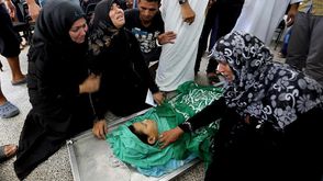 جثة طفل في غزة تقتل أمه مرتين - الأناضول