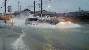 إعصار في اليابان يشل الحياة - أ ف ب