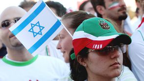 فتاة إيرانية تضع علم إسرائيل على رأسها في فعالية رياضية - أرشيفية