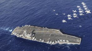 حاملة طائرات أمريكية- البحرية الأمريكية